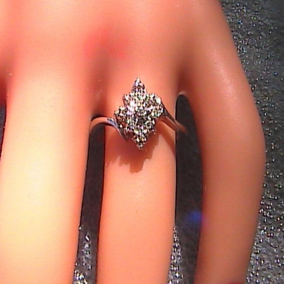 10k White Gold Diamond Cluster Ring - Picture 3 of 8